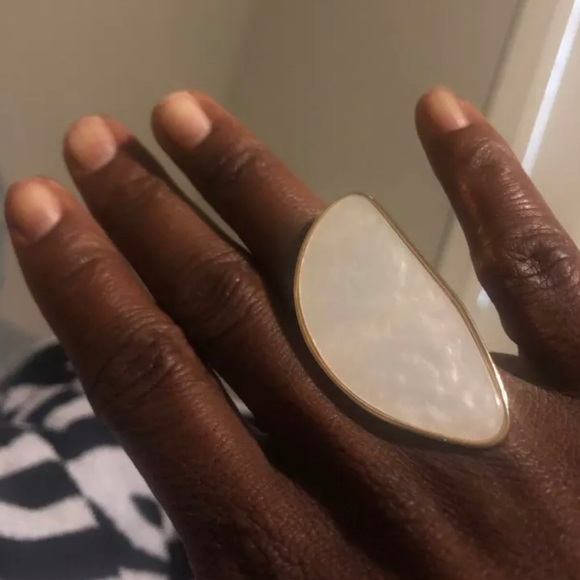 Geometric Oversized Faux Pearl Resin Ring - Picture 9 of 9